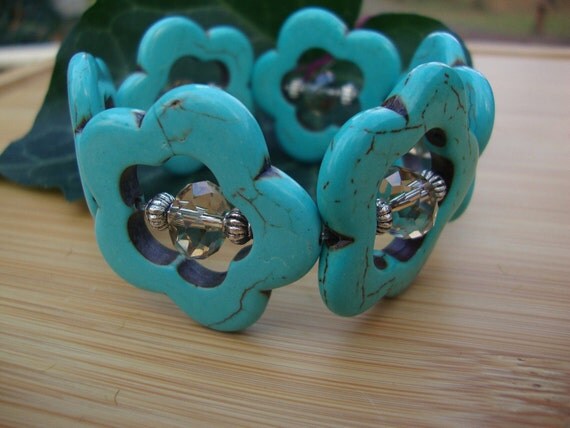 Howlite And Crystal Flower Bracelet Preview 4