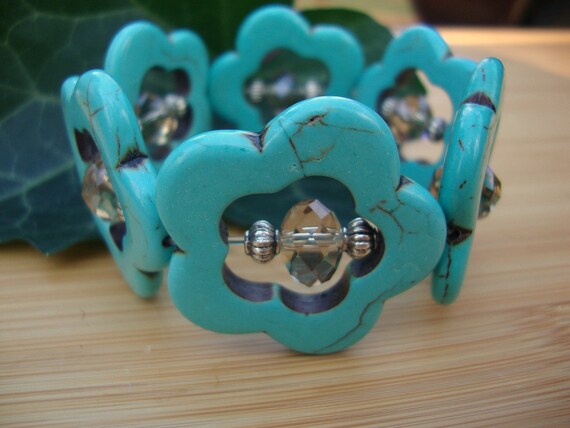 Howlite And Crystal Flower Bracelet Preview 2