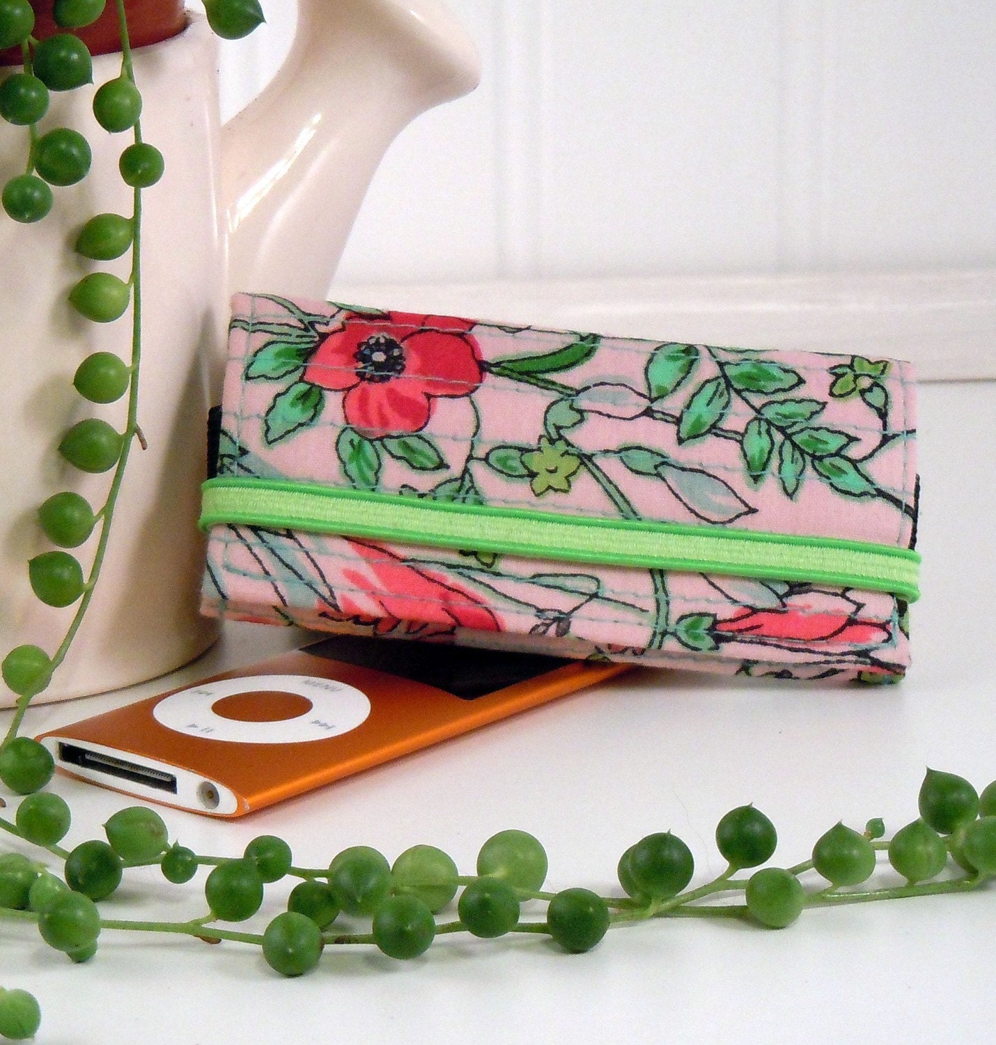 iPod Nano 4th and 5th generation case - Alice - AC70