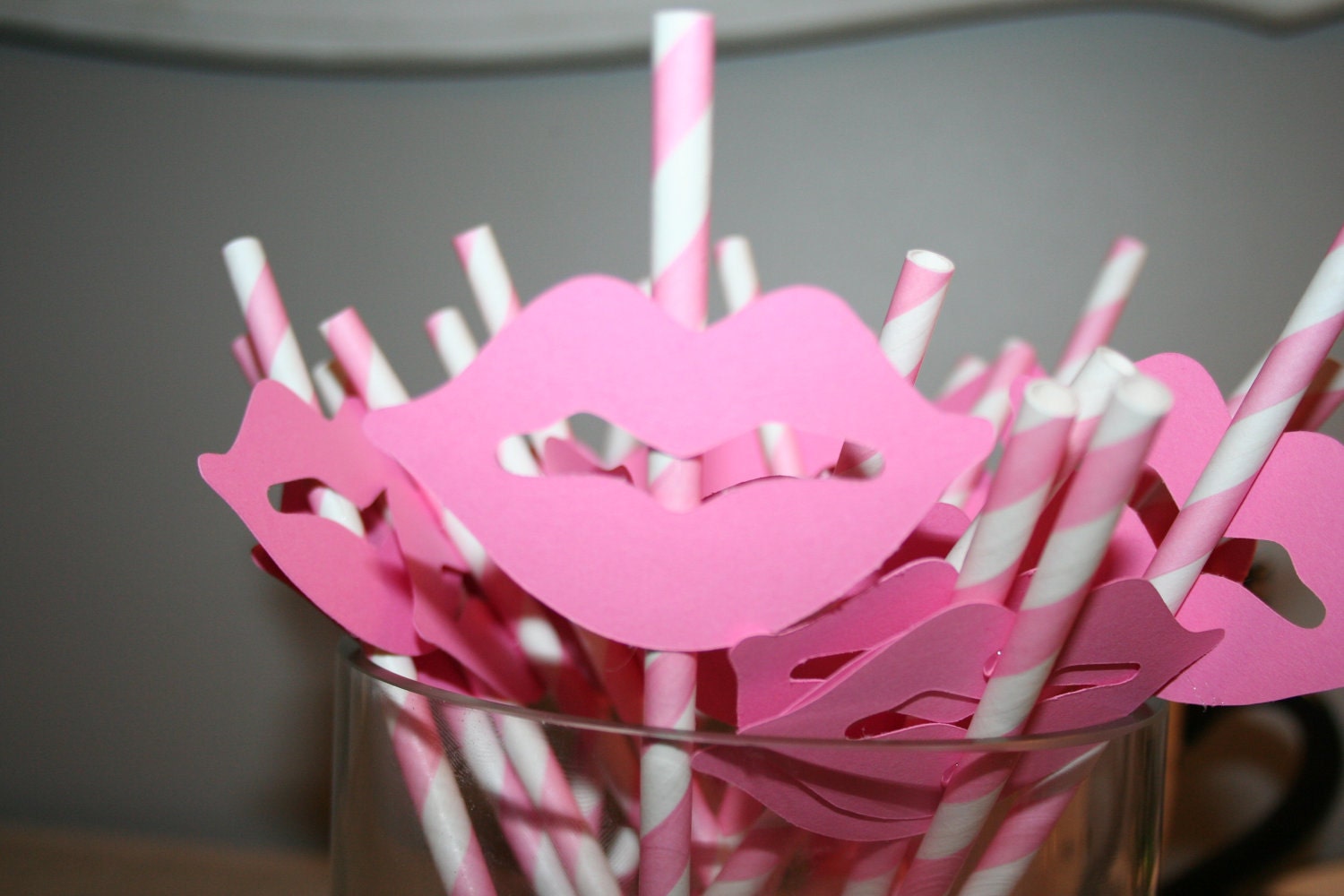 PINK Lips Striped Straws