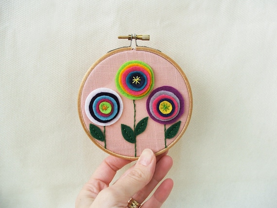 Embroidery hoop wall art - Colorful flowers
