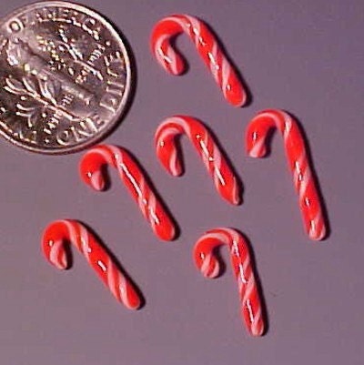 CDHM Artisan Sue Fox, IGMA Artisan of Miniatures in Glass 1:12 scale hand blown Glass Candy Canes for the dollhouse miniataure Christmas Tree