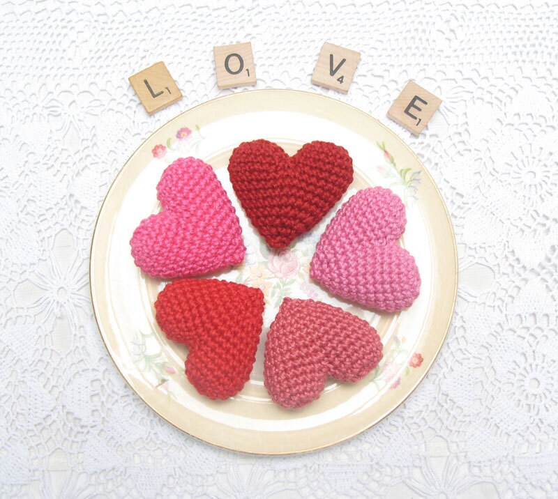 Wedding Favor Crochet Hearts Valentine Gift Idea A set of Five in Red and 