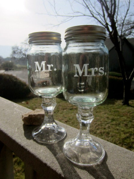 mr and mrs personalized wedding glasses