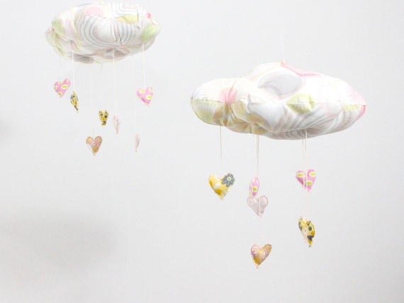 My Cloud Sweet Heart Mobile - edição limitada decoração escultura de tecido para o berçário na cor rosa, cinza, branco e amarelo-limão