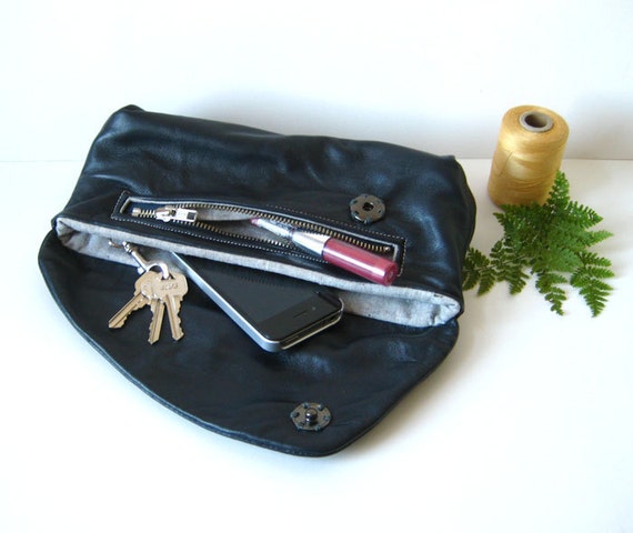 remnant leather clutch in dark blue with organic cotton lining  // la pochette