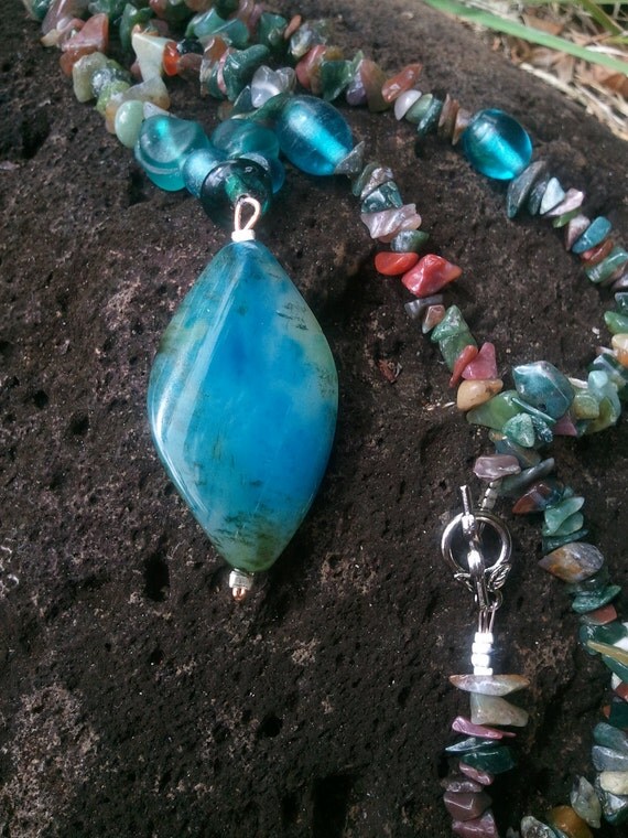 Stunning Indian Agate Gemstone Necklace with Blue Feldspath Marquise Pendant