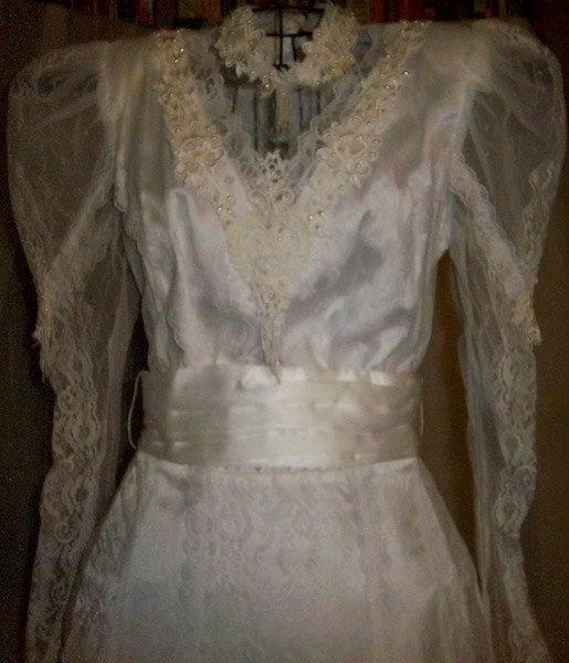 HollywoodTrash2 Vintage Wedding Gown size 10 Elegance by Susan Lane 