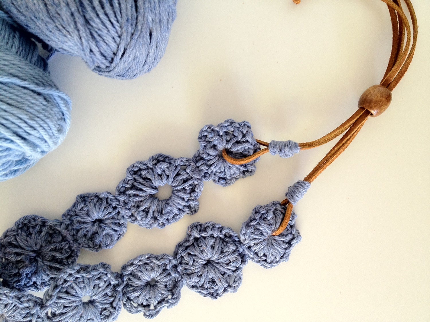 Handmade Necklace. Crochet Cotton Flowers.