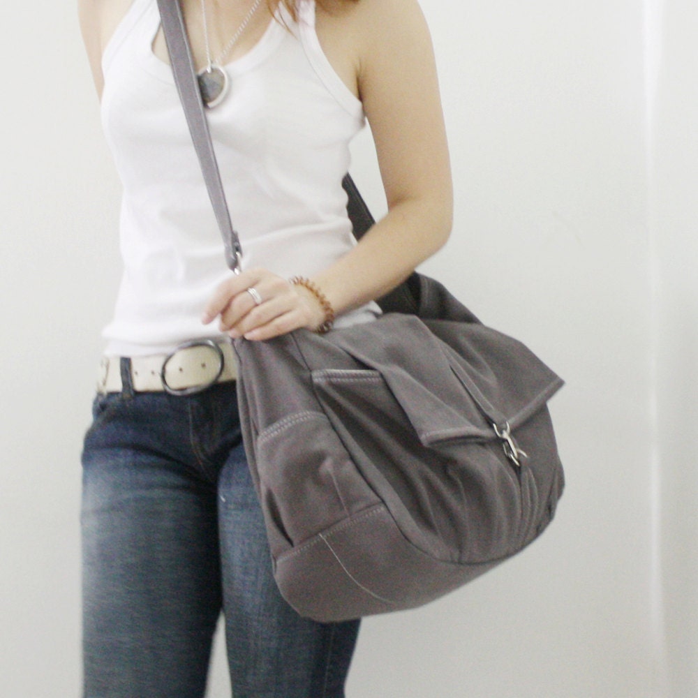 KINIES CLASSIC in Gray - Single Strap Shoulder bag / Cross Body Messenger