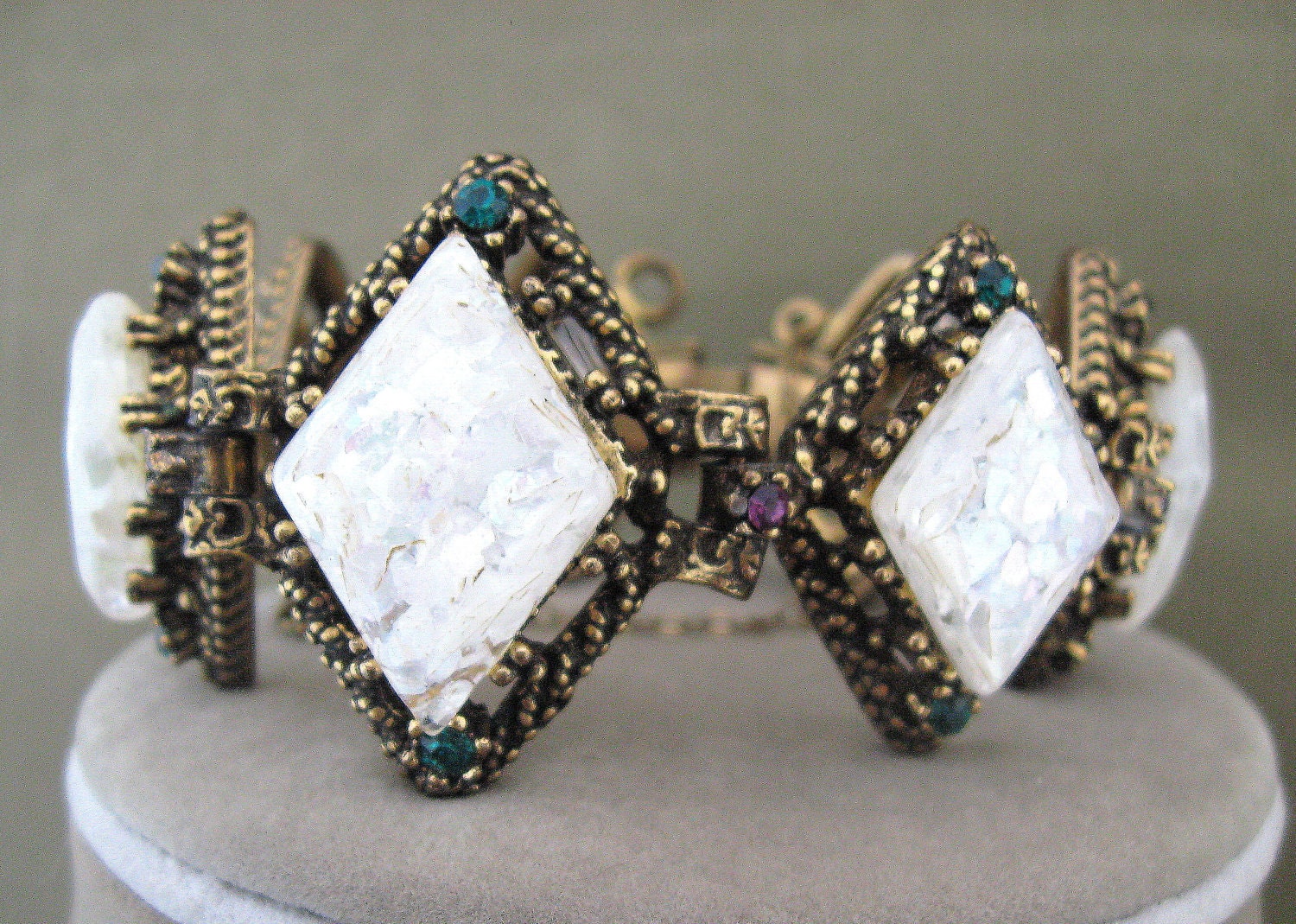 Vintage Chunky Confetti Stone Bracelet White Diamond Shape