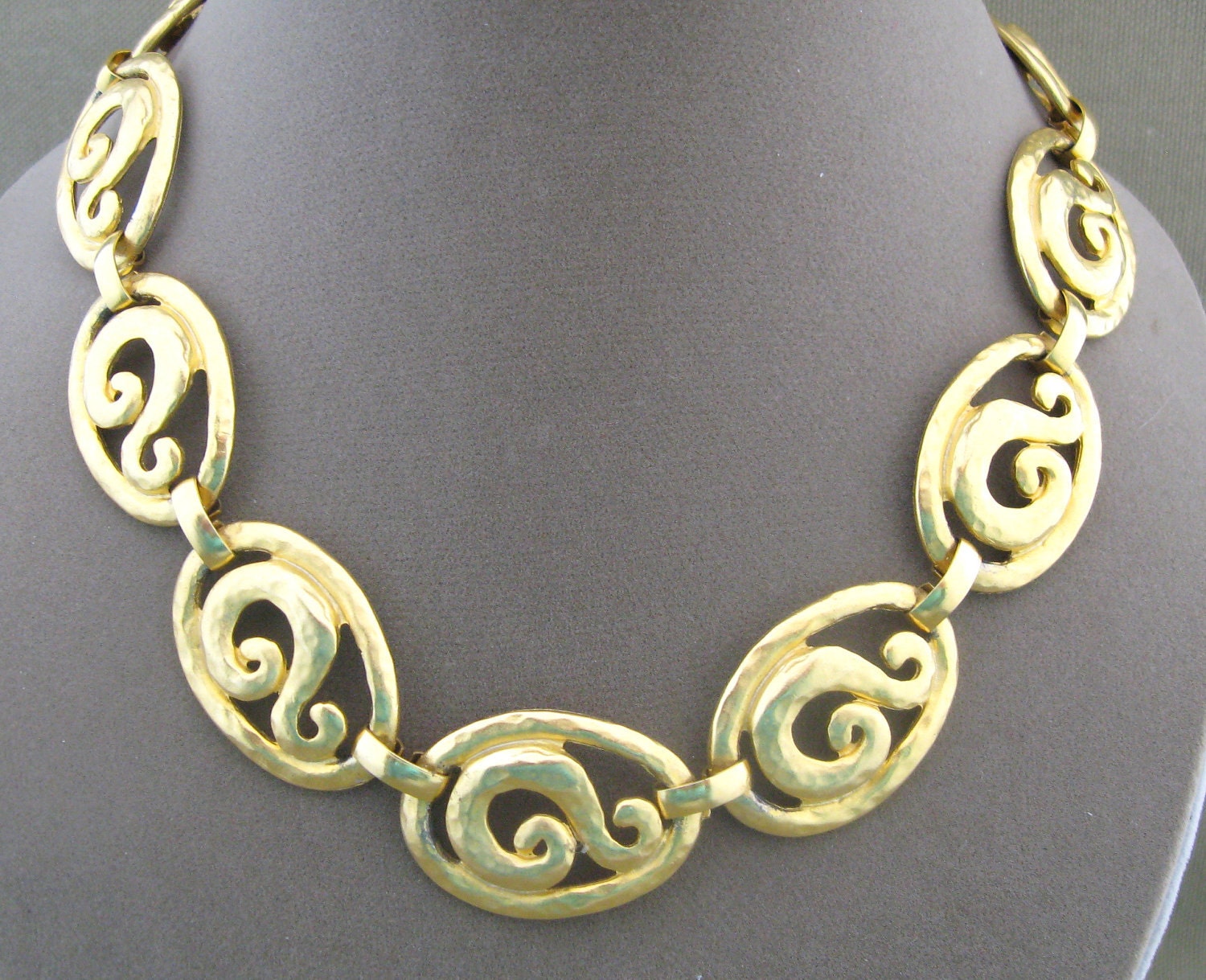 Chunky Metal Swirled Link Necklace Vintage