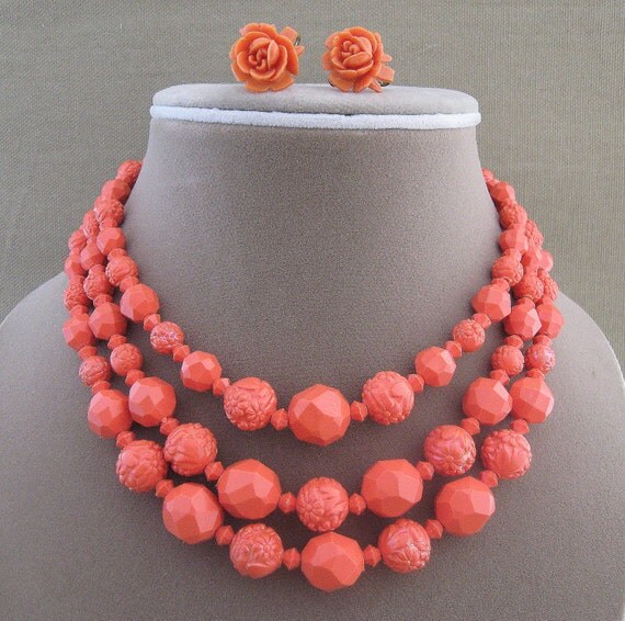 Vintage Carved Coral Flowers Bead Necklace Set