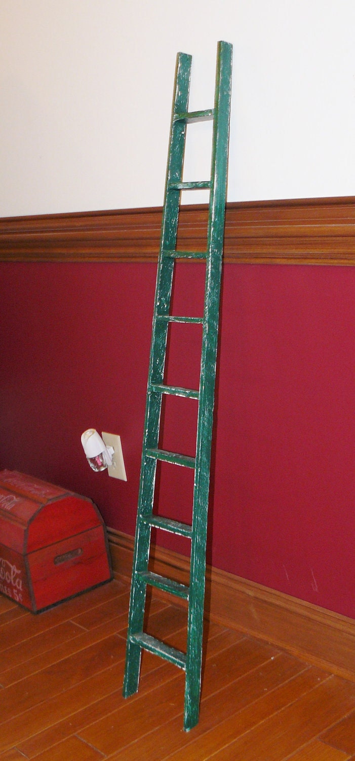 distressed green display ladder- antiquesurveyor