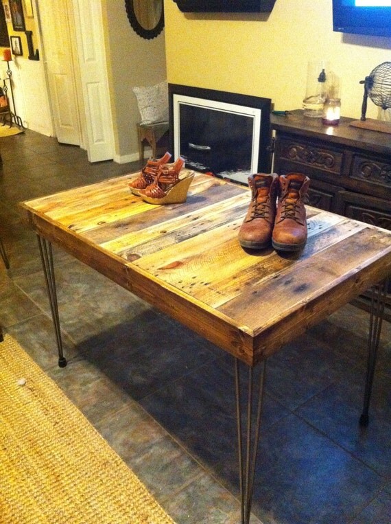 GRAN madera recuperada Barnwood Mesa de comedor con mesa de horquilla de acero piernas-upcycled y moderno upcycled de materiales reciclados