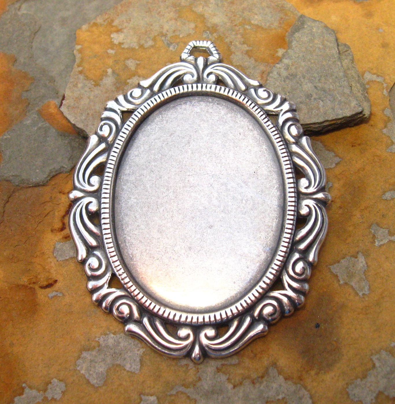 1 Antique Silver Victorian Setting Opening 40/30mm -  Trinity Brass LOW SHIPPING