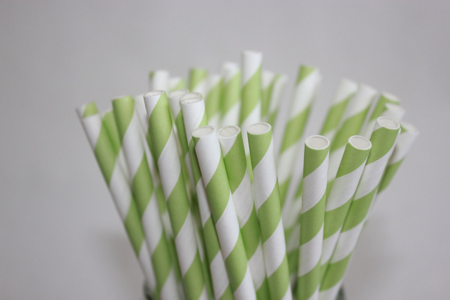 25 Light Green Striped Paper Straws and Printable Flag Toppers