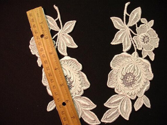 Grab Em By The Collar - Vintage Lace Collar Applique - White - (12)