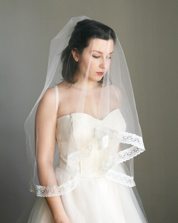 Wedding Veil Long Pearl Veil with Lace Bridal Veil Bandeau Birdcage Veil 