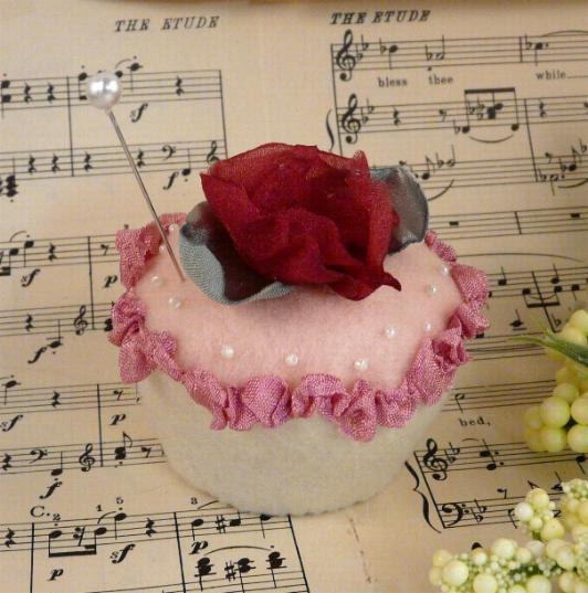 Pink Cupcake Pincushion -  pin keep cushion flower leaves icing glitter sewing supply needle pins