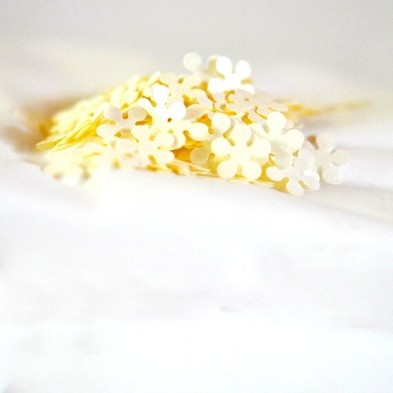 Confetti 150 Tiny Paper Flowers Cream Spring