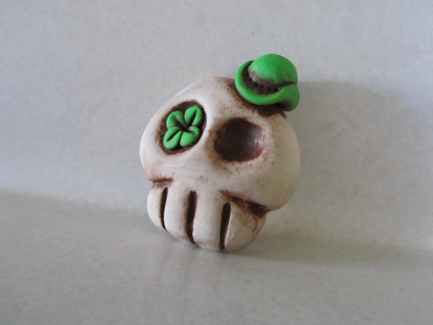 St. Patrick's Day skull magnet