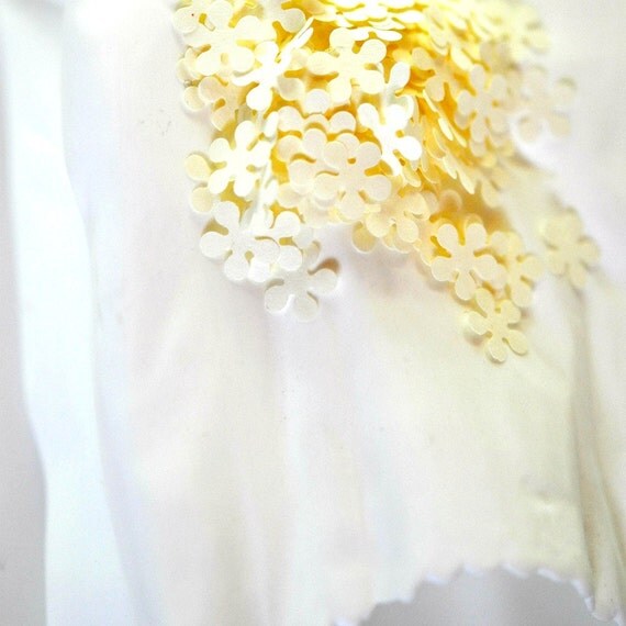 Confetti 150 Tiny Paper Flowers Cream Spring