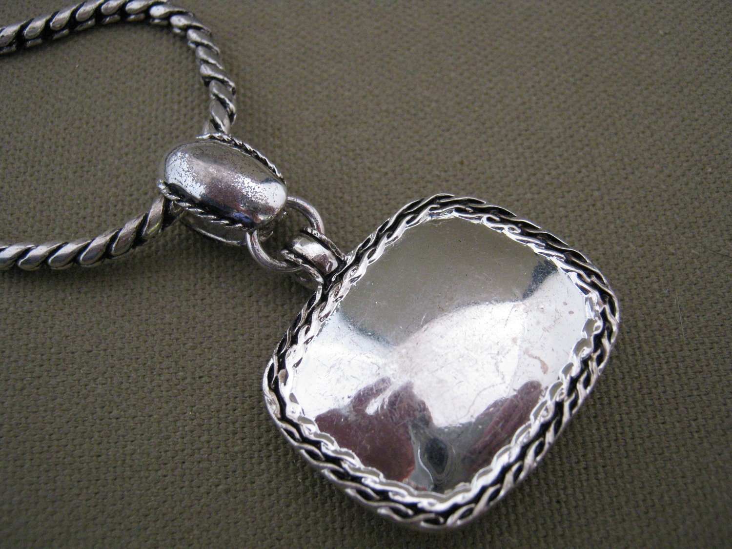 Opalescent Pendant Necklace Reversible Avon Signed Vintage