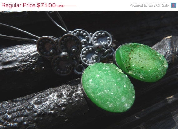 ON SALE green druzy earrings by Beijo Flor by BeijoFlor on Etsy ON SALE green druzy earrings by Beijo Flor by BeijoFlor on Etsy