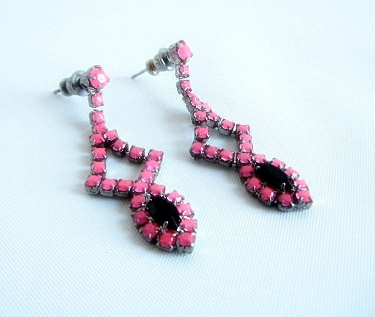 Vintage 1950s Hand Painted Neon Pink and Black Crystal Earrings