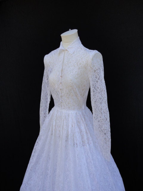 Wedding Dress Vintage 50s 60s White Lace Wedding Dress Bust 34 metal side 