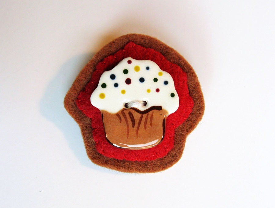 Chocolate Cupcake - Handmade Felt Brooch Pin
