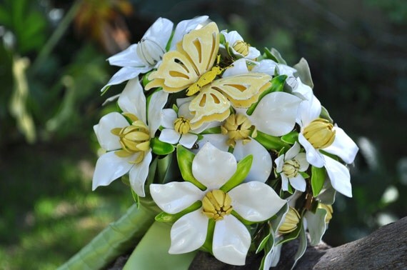 Brooch Bouquet - Wedding Vintage Sarah Coventry Magnolias white, yellow, green with a yellow butterfly