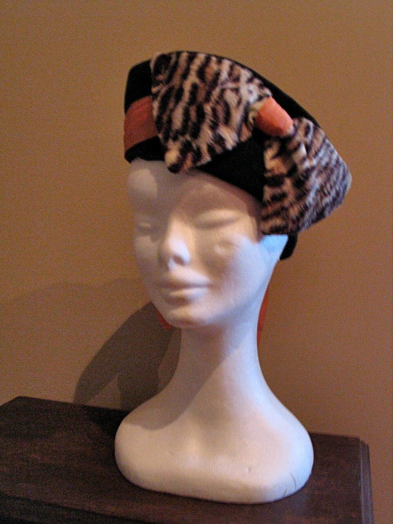 Vintage 1940s Chocolate Velour Ladies Hat with Bow