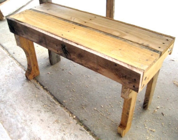 Madera asiento del banco para las tablas rústicas, reciclados de palets de madera.