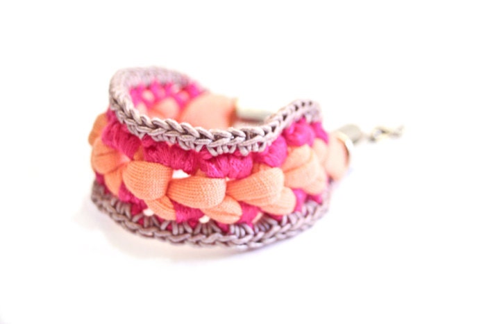 bracelet crochet yarn peach hot pink mauve