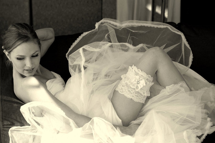 White garter with silk ribbon and blue swarovski detail
