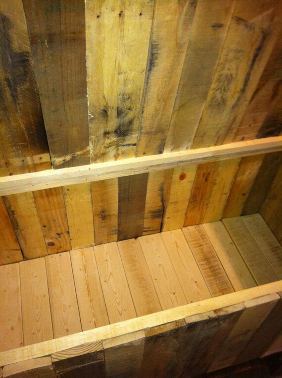 Almacenamiento del tronco de madera reciclada.