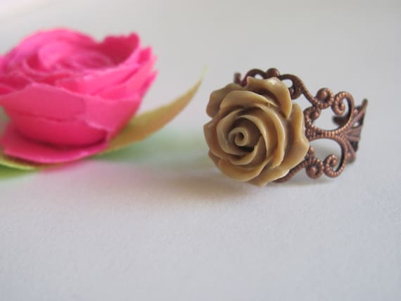 A Vintage Style Romantic Rose Ring (Mocha)