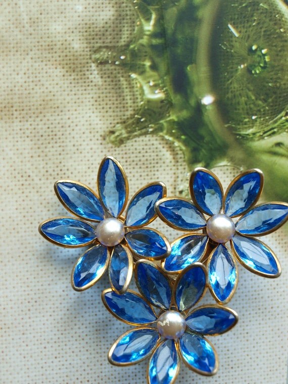 UNIQUE Vintage Hat Pin With Gorgeous Floral Trio 1950s