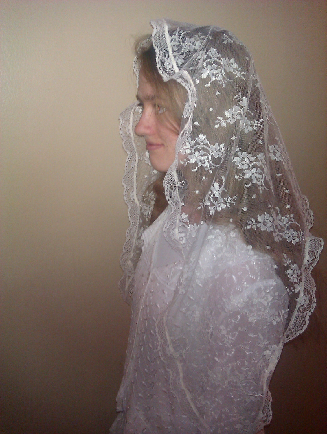 Ivory veil head covering in delicate lace