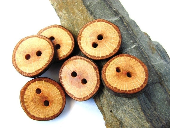 Wooden Buttons Reclaimed Oak Wood Handmade Wood Buttons Set of 6 by Hendywood - Hendywood Wooden Buttons Reclaimed Oak Wood Handmade Wood Buttons Set of 6 by Hendywood - Hendywood