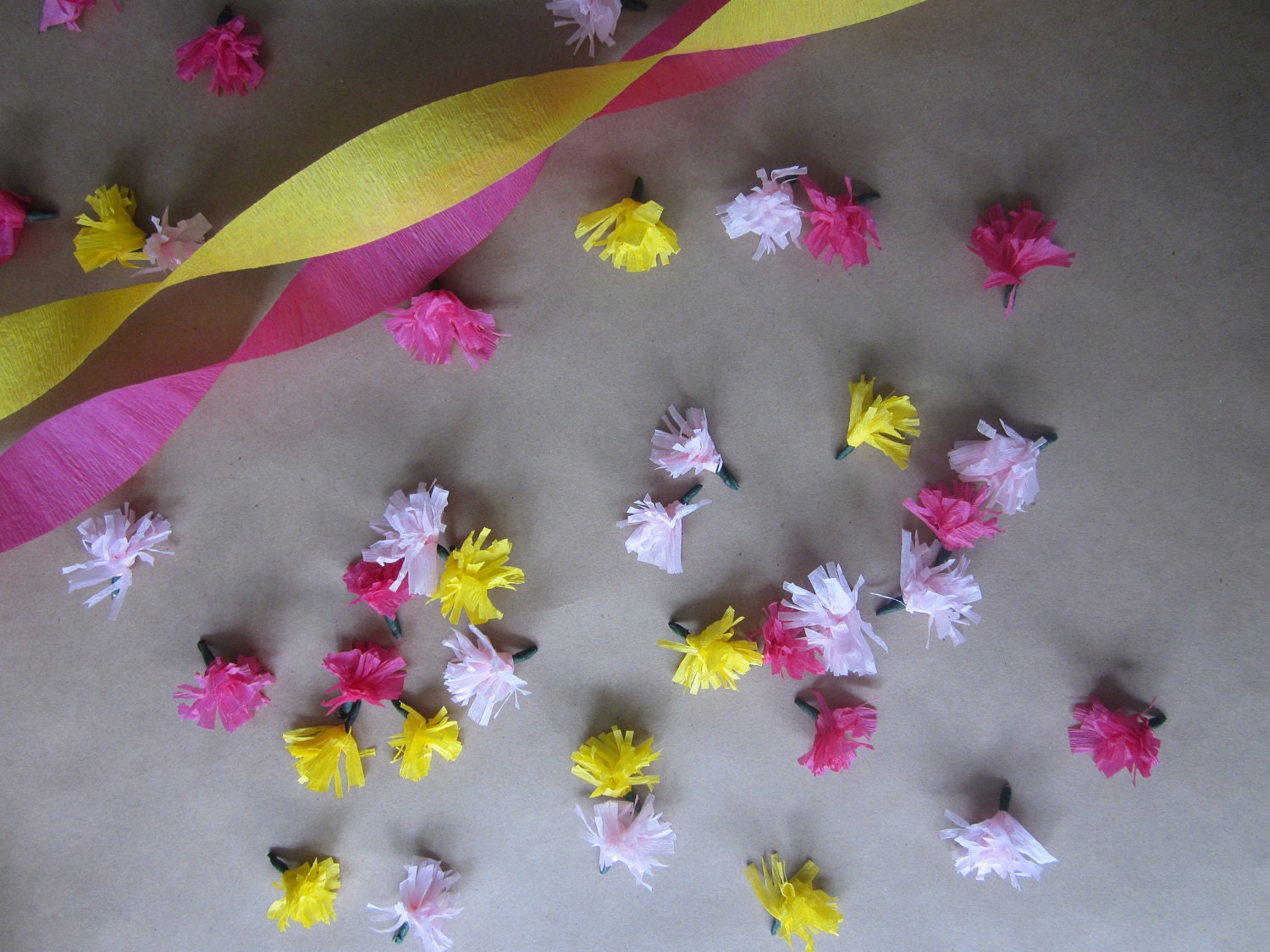 Flower-lett Table Confetti