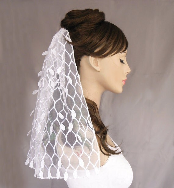 Shoulder lenght bridal veil wedding hair piece honeycomb white tulle 