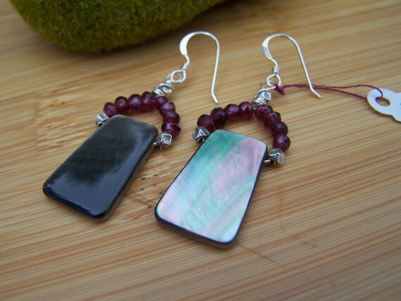 Black Lip Shell Earrings Preview 1