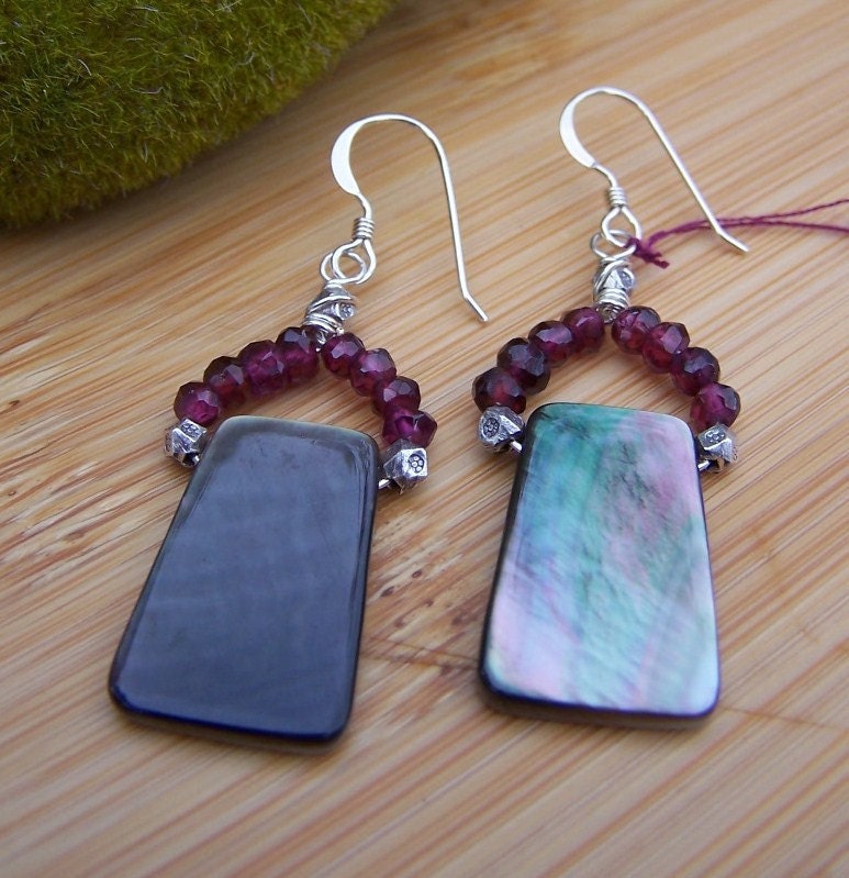Black Lip Shell Earrings Preview 2