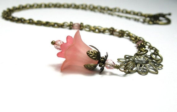 Coral Pink, Vintage Style Flower Necklace