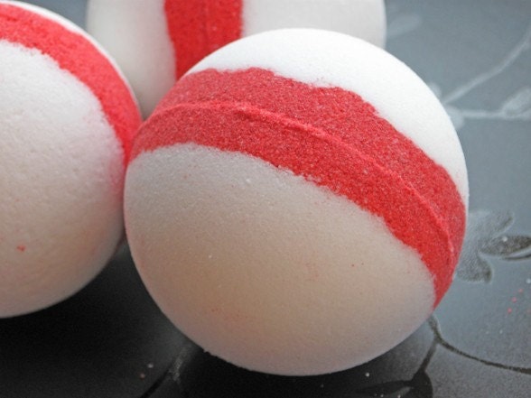 One 4 Ounce Candy Cane Bath Bomb Fizzy