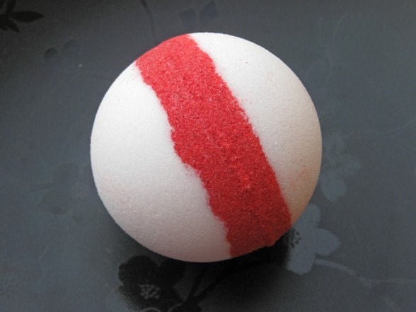 One 4 Ounce Candy Cane Bath Bomb Fizzy