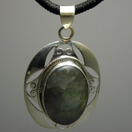 Artisan Handmade 925 Sterling Silver Gemstone Labradorite Silvery Grey Blue Green Unique gift Necklace